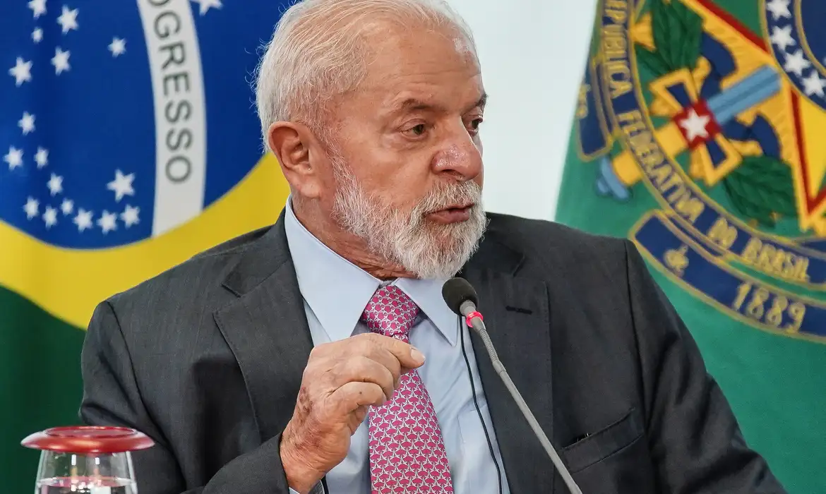 Lula sanciona lei da reoneração gradual da folha de pagamento