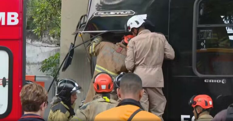 Mais de 60 feridos em grave acidente com BRT no Rio de Janeiro