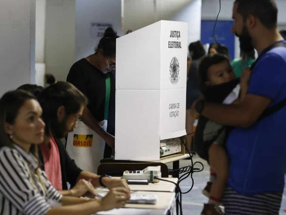 Saiba quem tem preferência para votar