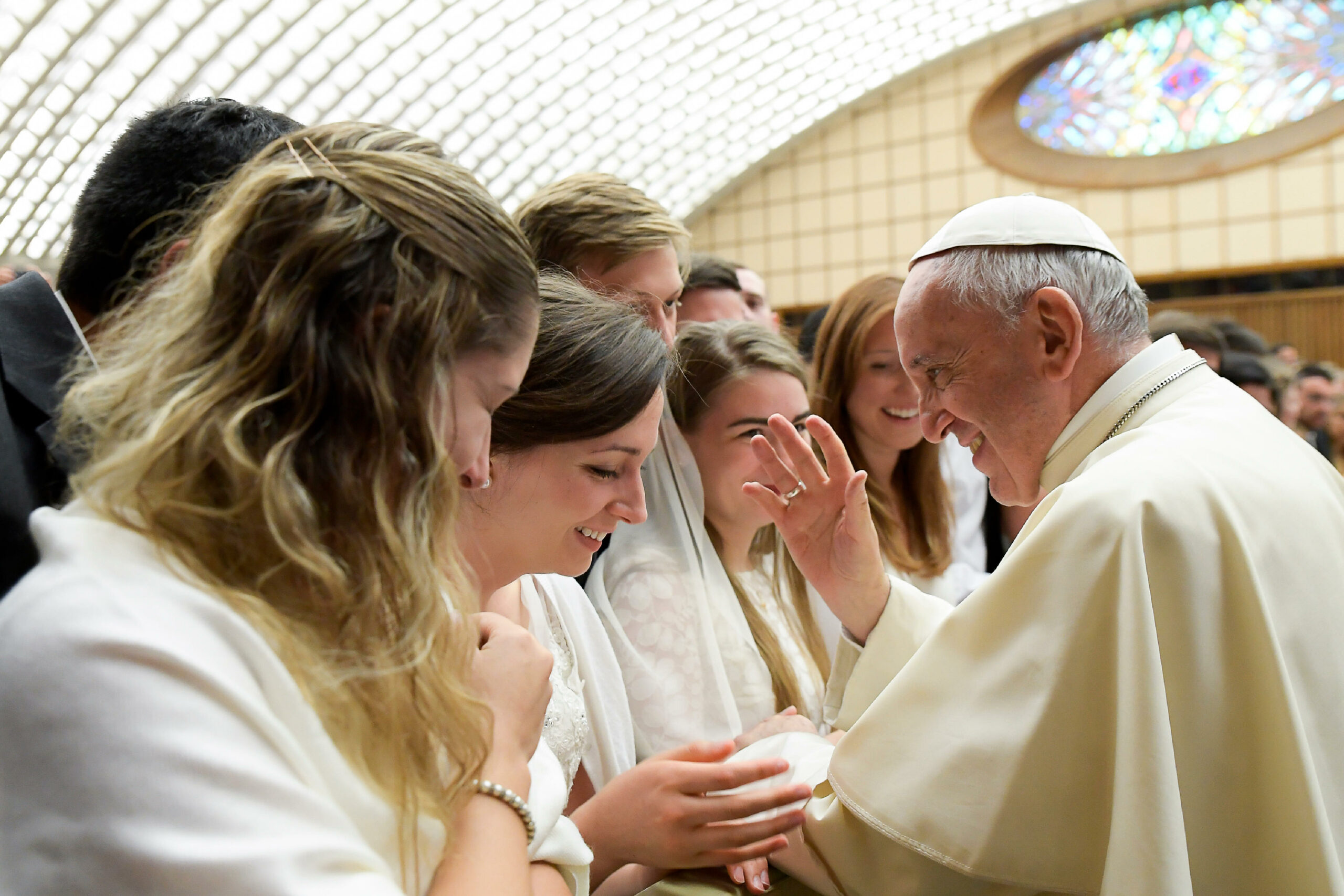 Pope Francis blesses a woman during his weekly audience in Paul VI hall at the Vatican Aug. 9 . (CNS photo/L'Osservatore Romano) See POPE-AUDIENCE-FORGIVENESS Aug. 9, 2017.