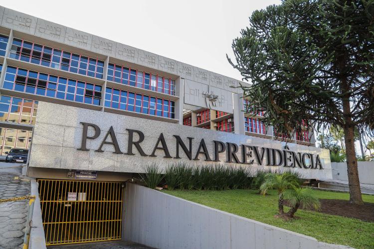 Paraná: concurso público com salários de até R$ 9,3 mil