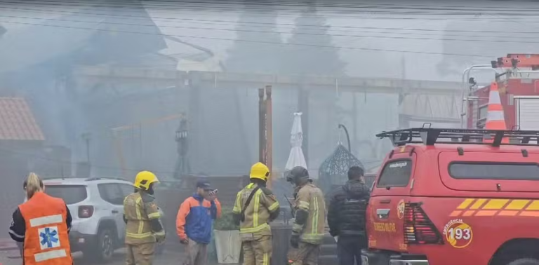 Avião cai no centro de Gramado (RS)