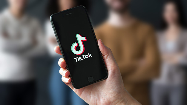 Albânia proíbe TikTok após morte de adolescente