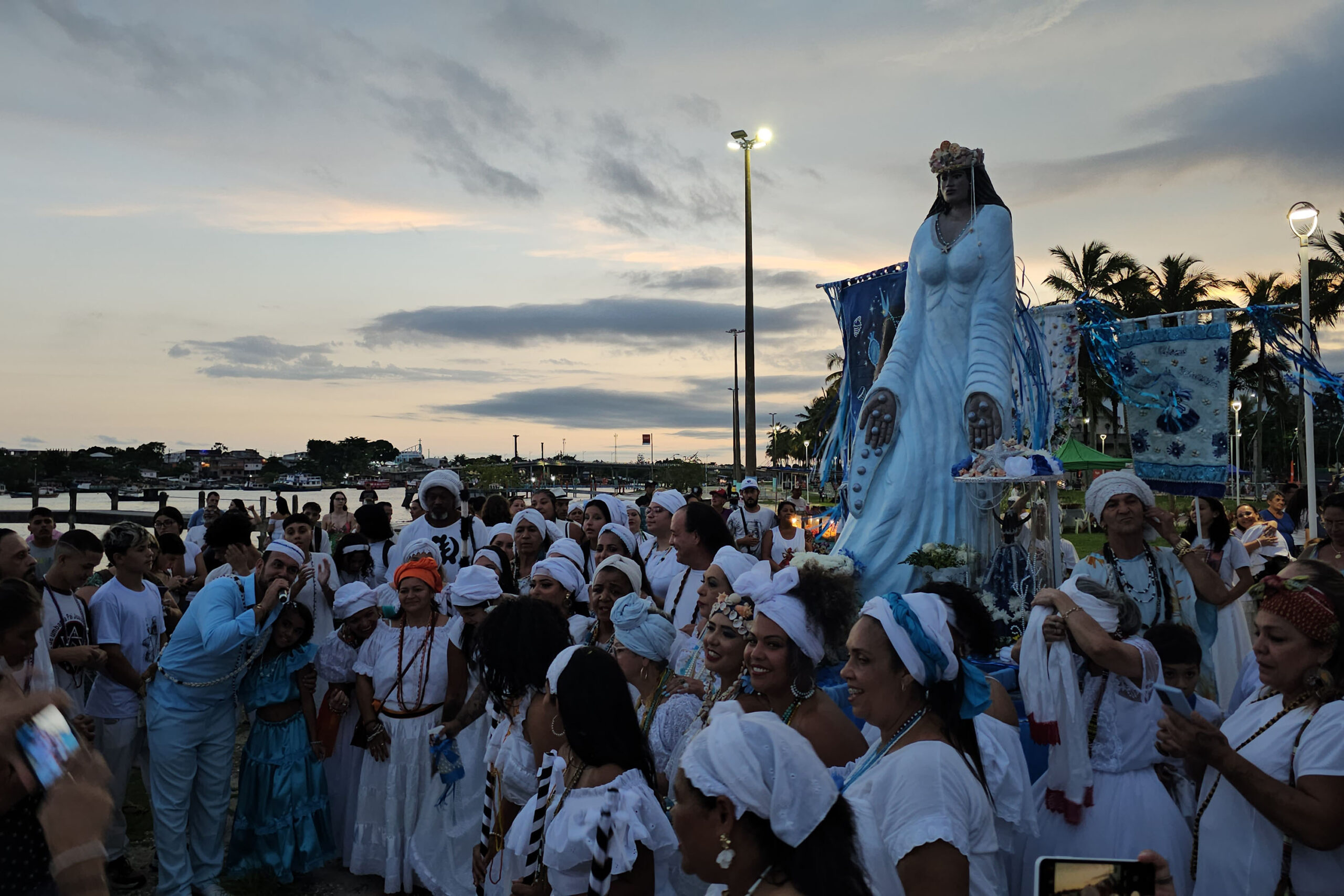 Afoxé Filhos de Iemanjá movimenta Paranaguá